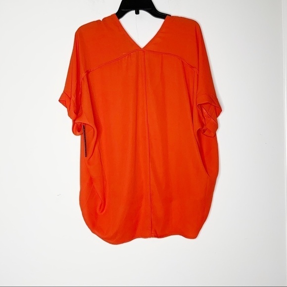 LOVE TOKEN Darren V-Neck Loose Top. Orange. Size 6 - Picture 6 of 6